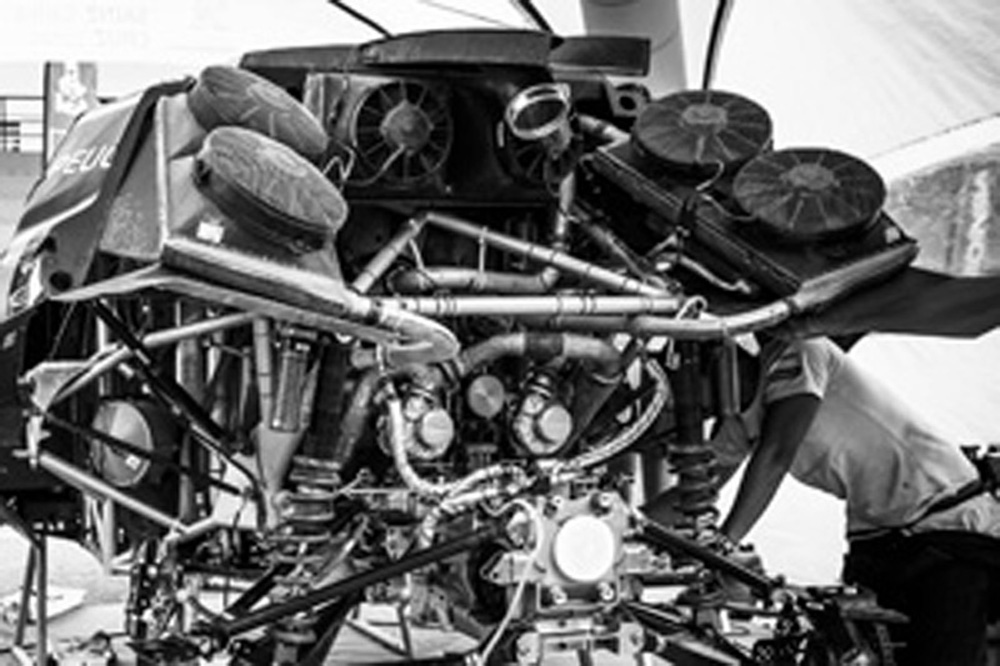 Bo&icirc;te de vitesses porteuse sur Peugeot 3008 DKR. Une premi&egrave;re en rallye raid, en collaboration avec SADEV