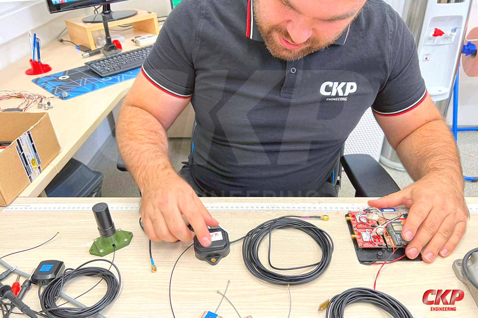 un expert CKP Engineering travaillant sur l'indicateur de performance