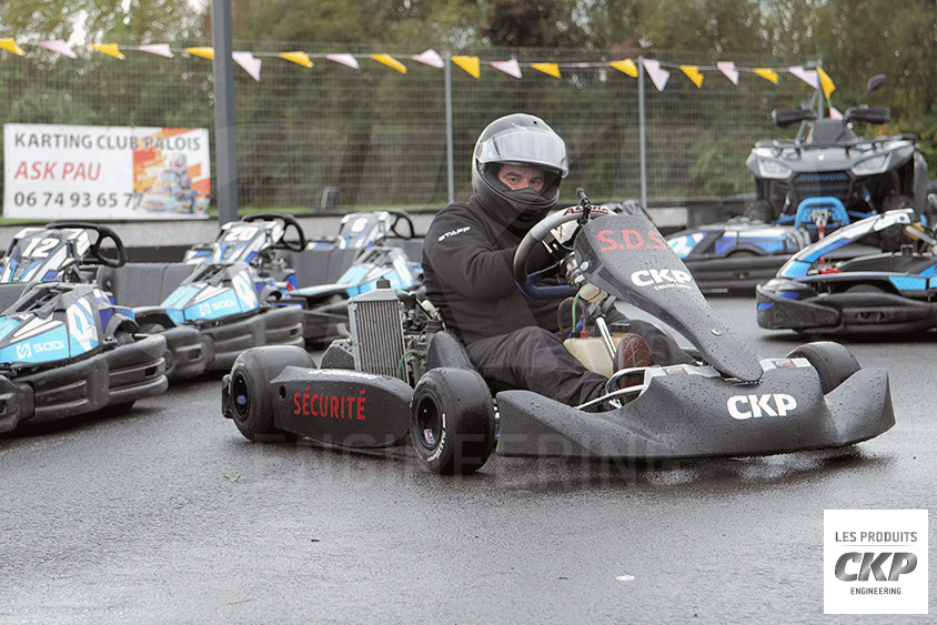 SDS convient aux karting et permet de limiter les sorties de piste en améliorant la direction sans la sur-assiste